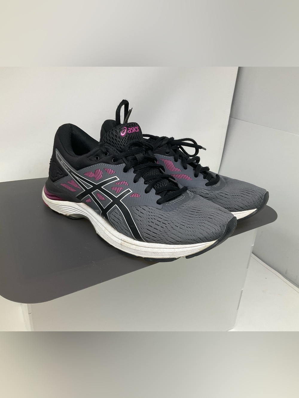 ASICS Gel-Flux 5 Ladies size 8  Grey/ Blk/ Pink